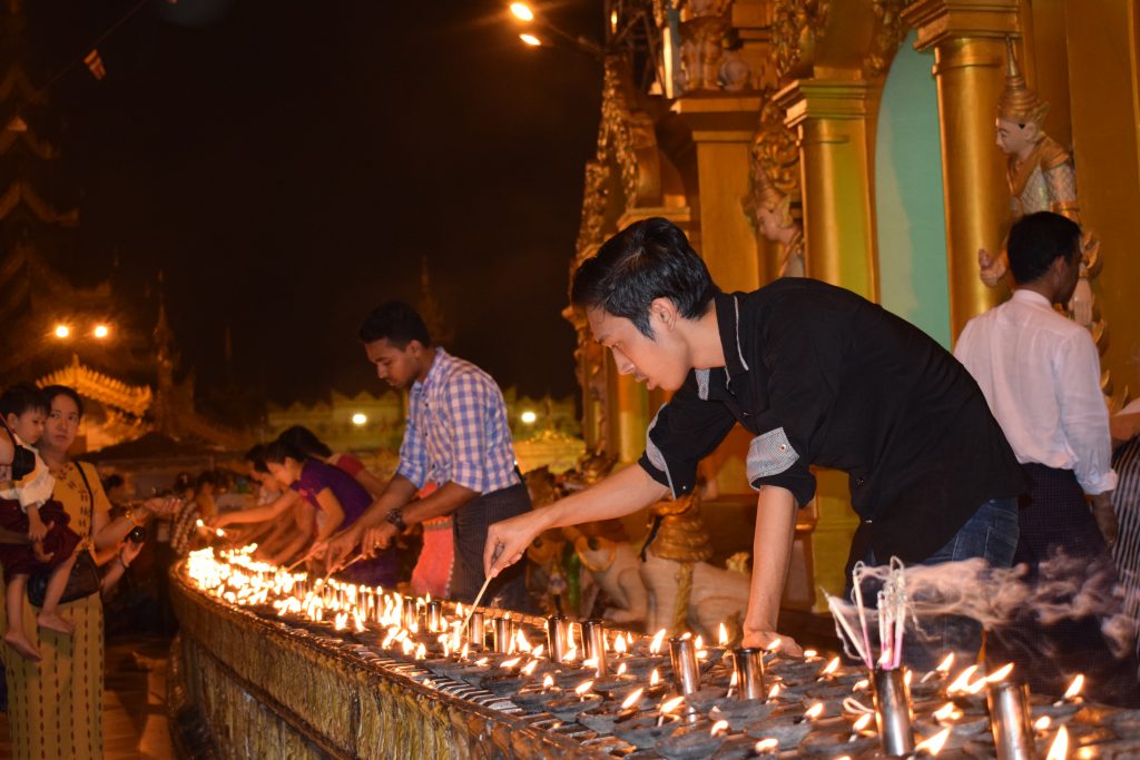 Full moon celebration Shwedagon paya